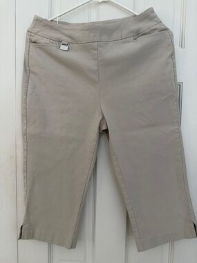 Lulu B Beige Pull-On Capri with Signature Metal Accent